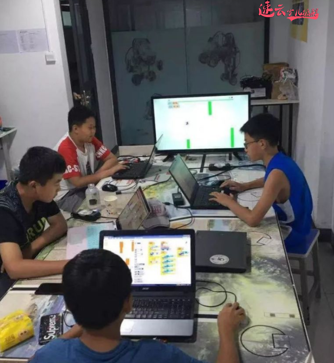 山东少儿编程：少儿编程课太火了，体验了一节课，真的不如小学生！~济南少儿编程~少儿编程(图1)